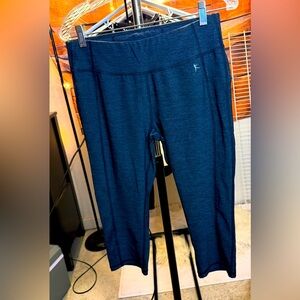 54. Danskin NOW fitted workout capris size M 8-10